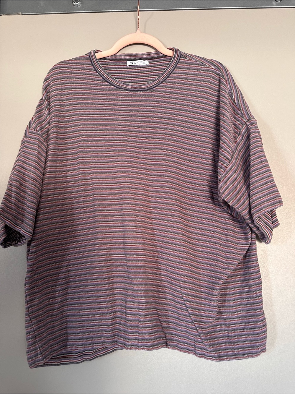 Zara Men’s Short-Sleeve Striped Tee in Mauve and Gray